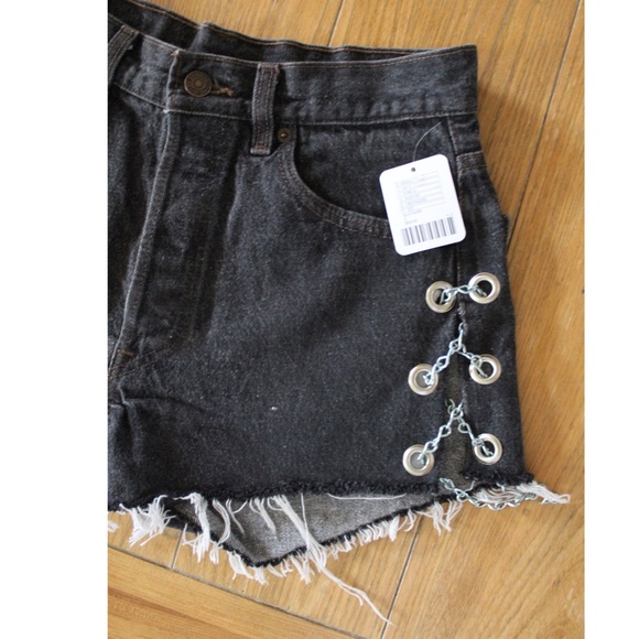 Urban Renewal Remade Levi’s® BNWT Side-Chain Denim Short Small Urban Outfitters - Picture 7 of 13